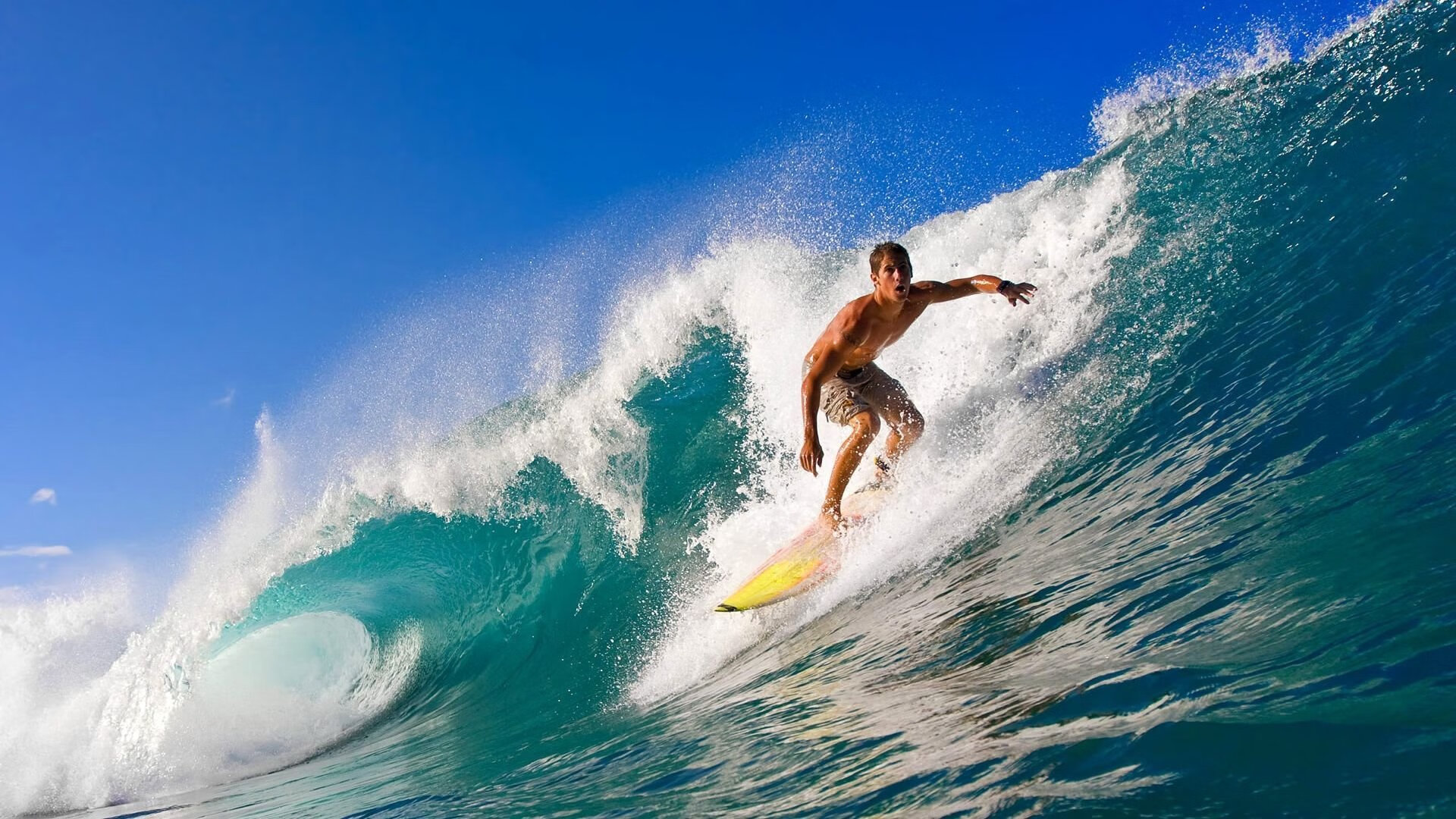 最佳瞬间：王强压哨三分，点燃现场气氛！